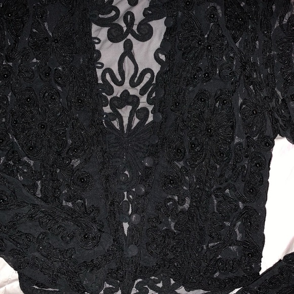 Cache Elegant and sexy beaded button up. - Picture 9 of 9